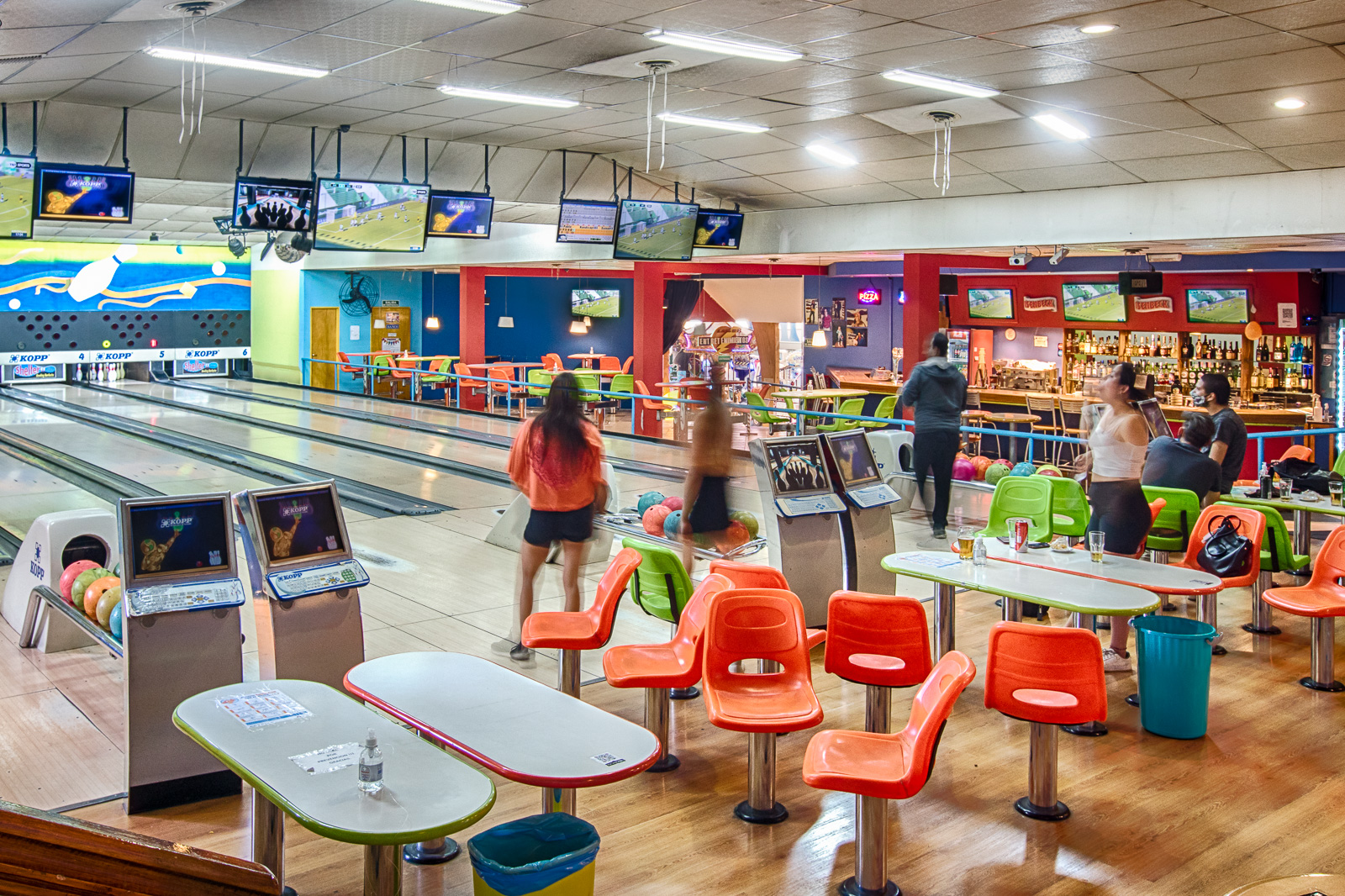 Bowling, pool y juegos