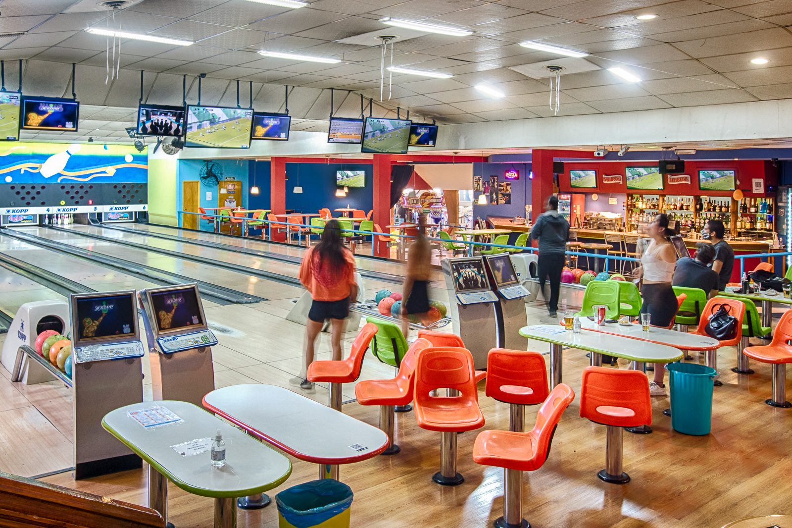 Bowling, pool y juegos